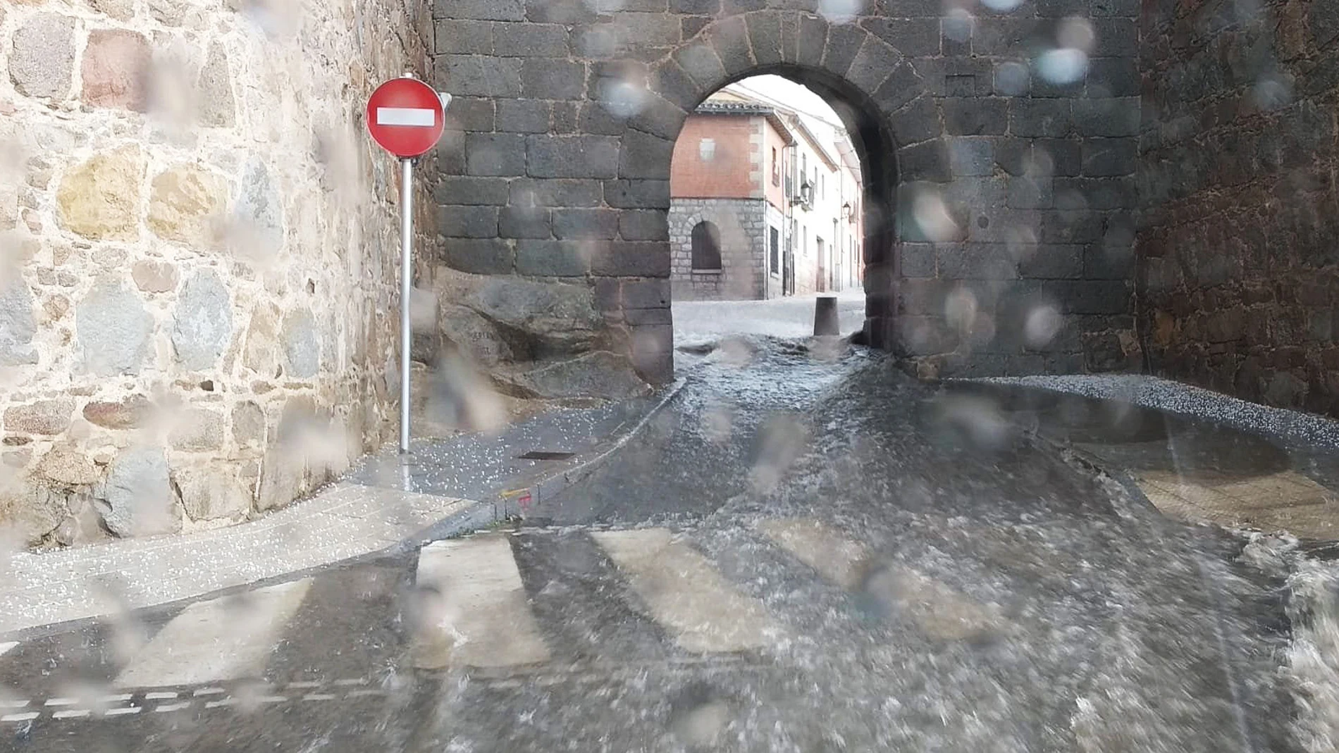 Tormenta de lluvia y granizo en Ávila