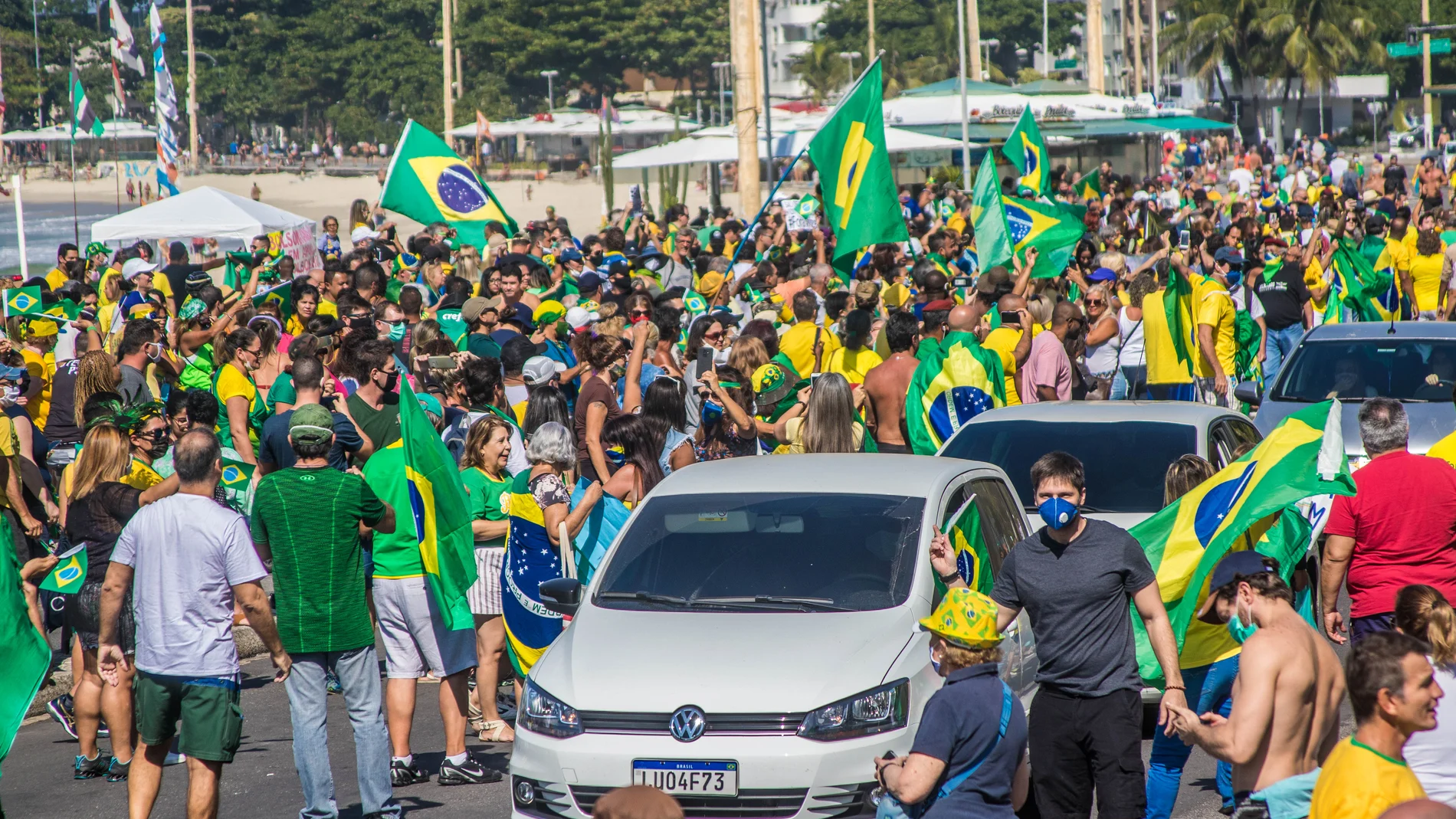 Bolsonaro supporters march to Supreme Court in Brazil