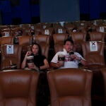 Imagen de un cine de Bangkok, Tailandia, en el que ya se han adaptado las medidas de seguridad