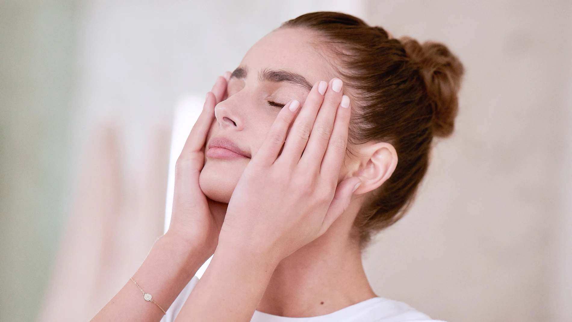 8 consejos para cuidar tu piel al llevar mascarilla.