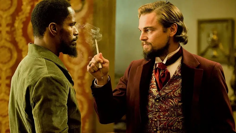 Jamie Fox y Leonardo DiCaprio en una escena de la cinta &quot;Django desencadenado&quot;