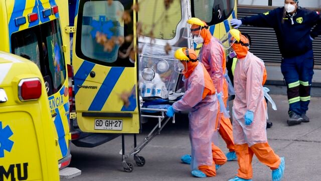 Trabajadores sanitarios en Chile durante la pandemia de coronavirusFRANCISCO LONGA / AGENCIA UNO28/05/2020