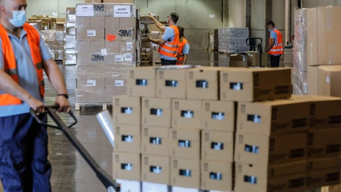 Feria Valencia se convirtió en el centro para guardar el material sanitario adquirido por la Comunitat Valenciana durante el primer año de pandemia