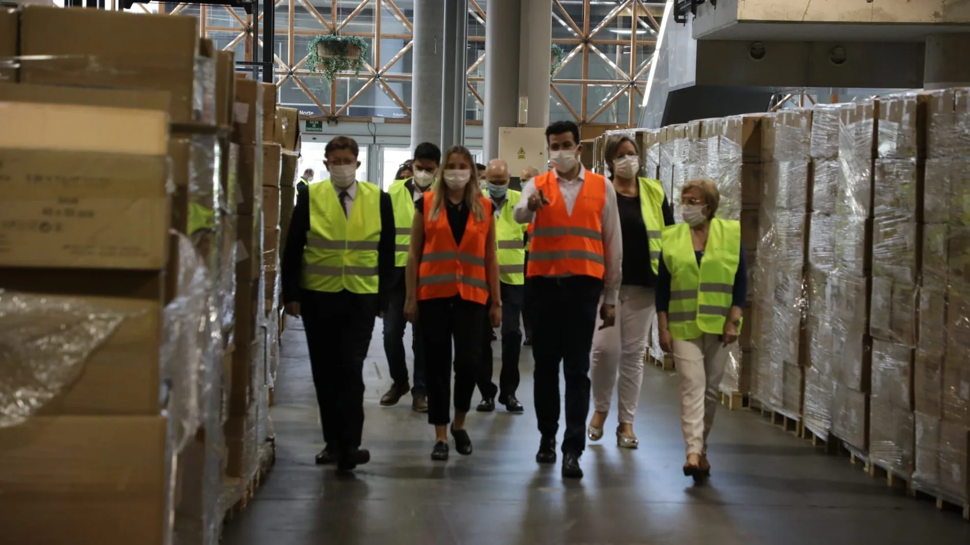 El presidente Ximo Puig ha visitado hoy Feria Valencia, donde se guarda el material sanitario para hacer frente a la pandemia