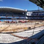 Estado del terreno de juego del Bernabéu en plenas obras de remodelación