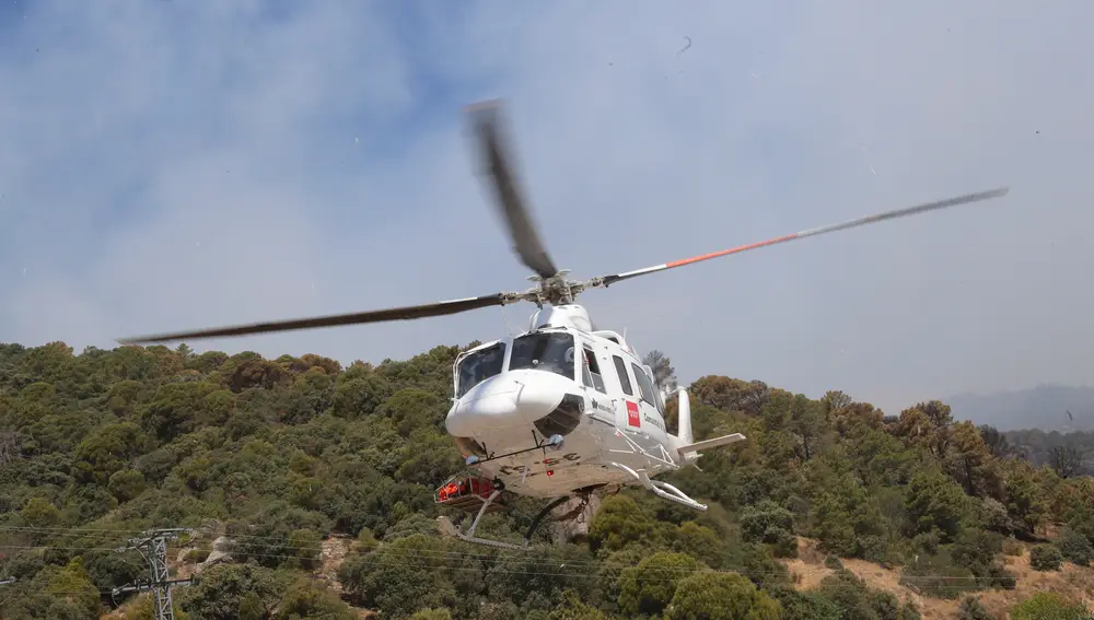 Los helicópteros son del tipo biturbina, con capacidad para transportar al personal del grupo de extinción y a la propia tripulación. Además, los aparatos cuentan con un depósito colgante, llamado “helibalde”.