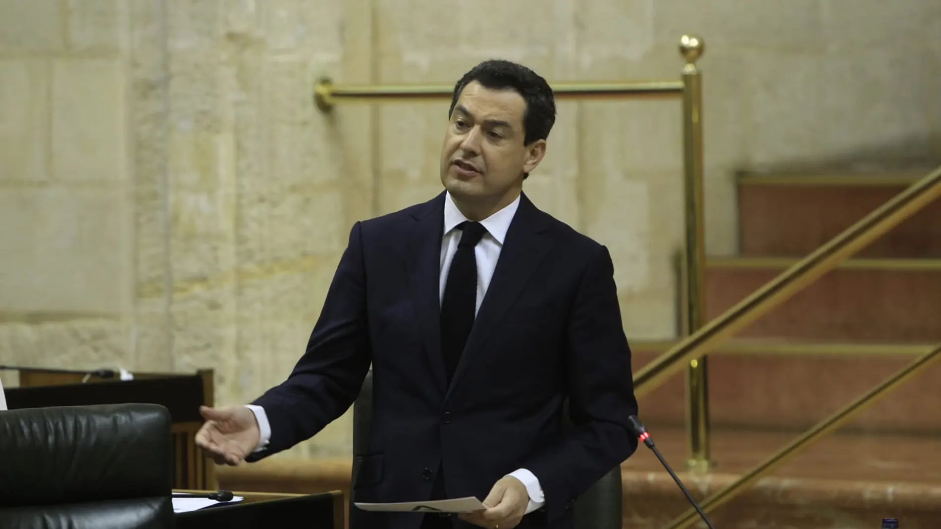 Juanma Moreno, en el Parlamento andaluz