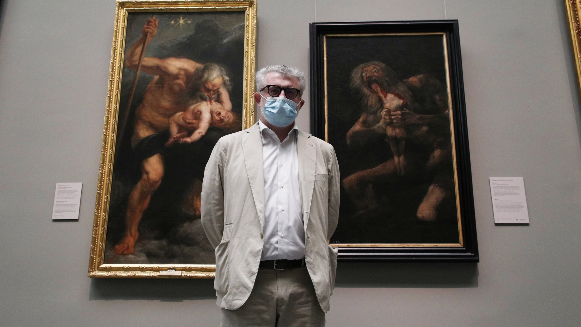 Miguel Falomir junto a los "Saturno" de Rubens y Goya