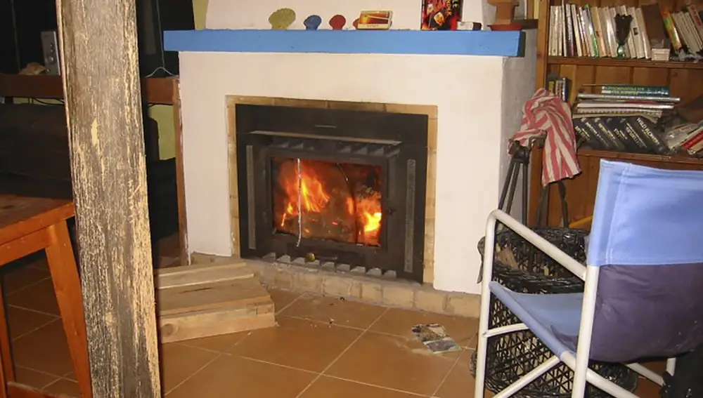 La vivienda tenía un salón equipado con chimenea