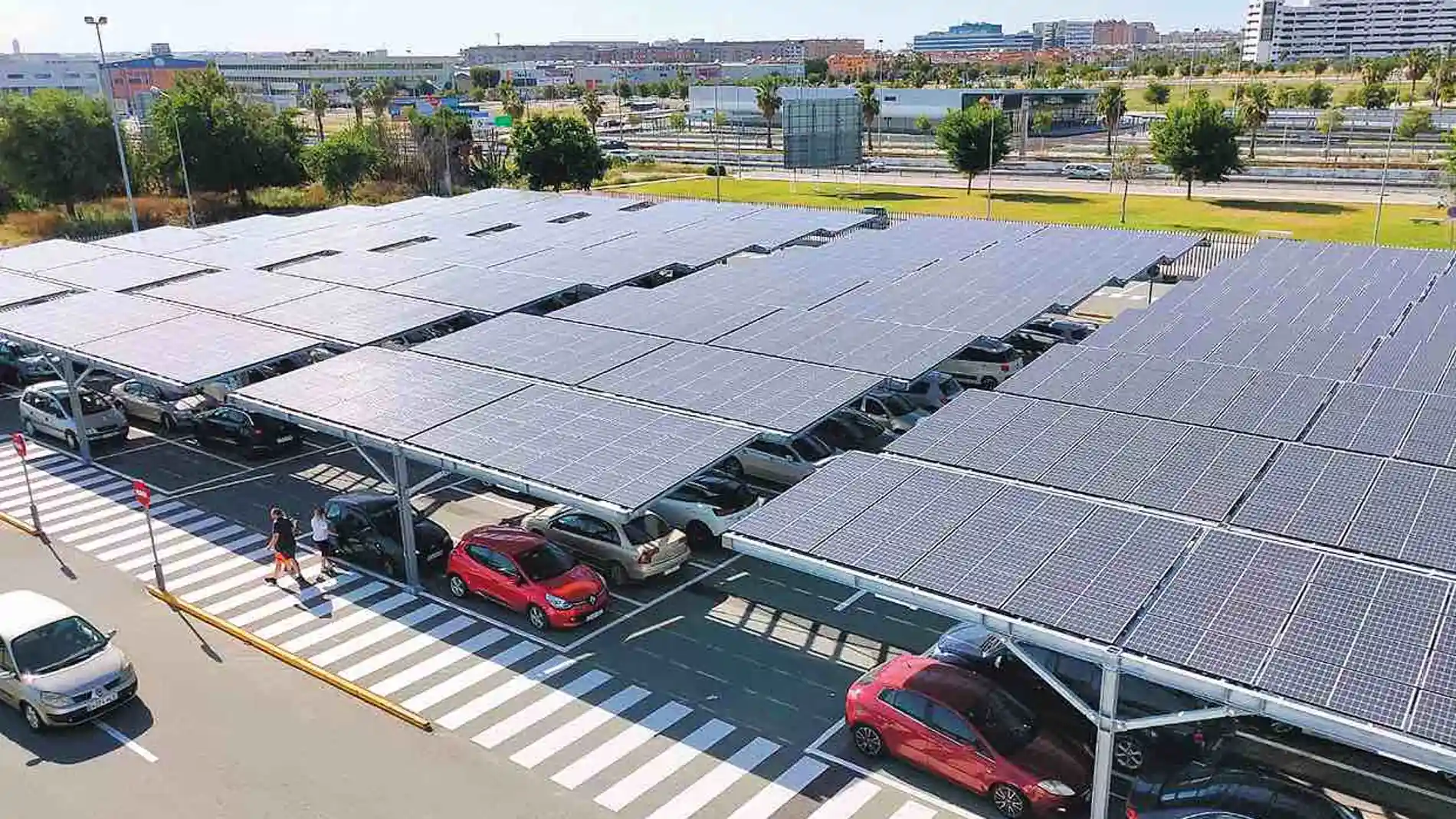 Decathlon Alcalá de Guadaíra, con 840 kWp en marquesinas