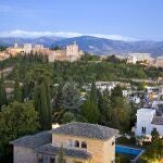 Vista de la Alhambra y Sierra Nevada desde el barrio del Albaicín