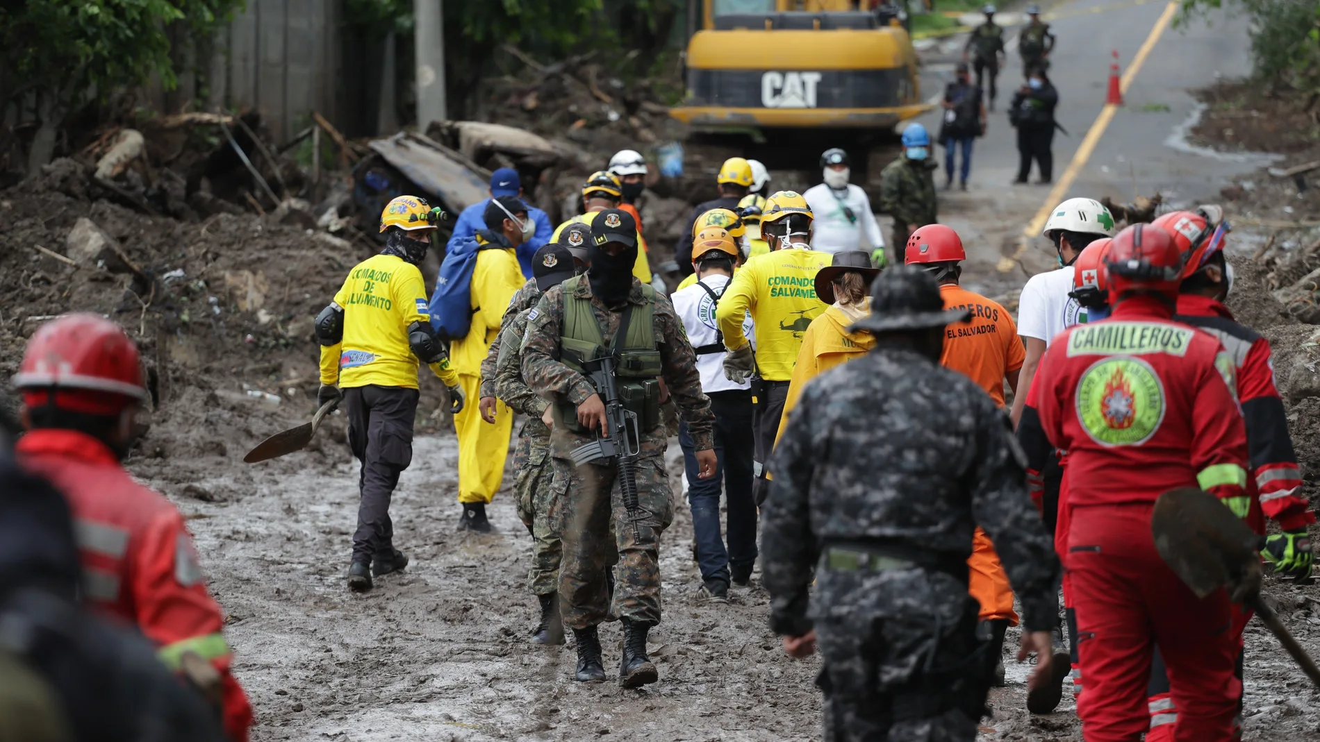 Las lluvias, que dejan 27 muertos en El Salvador, seguirán hasta el domingo
