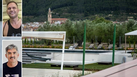 Vista exterior de la casa del actor Nacho Vidal en Enguera, Valencia. En la fotos pequeñas, el actor y el fotógrafo