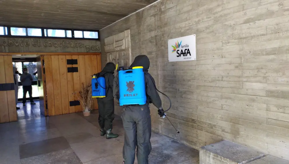 La Brilat desinfecta la residencia de la Sagrada Familia de Valladolid