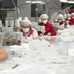 La empresa valenciana Funcotex participa en la fabricación de 125.000 mascarillas diarias