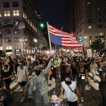 Una marcha pacífica recorre las calles de Midtown