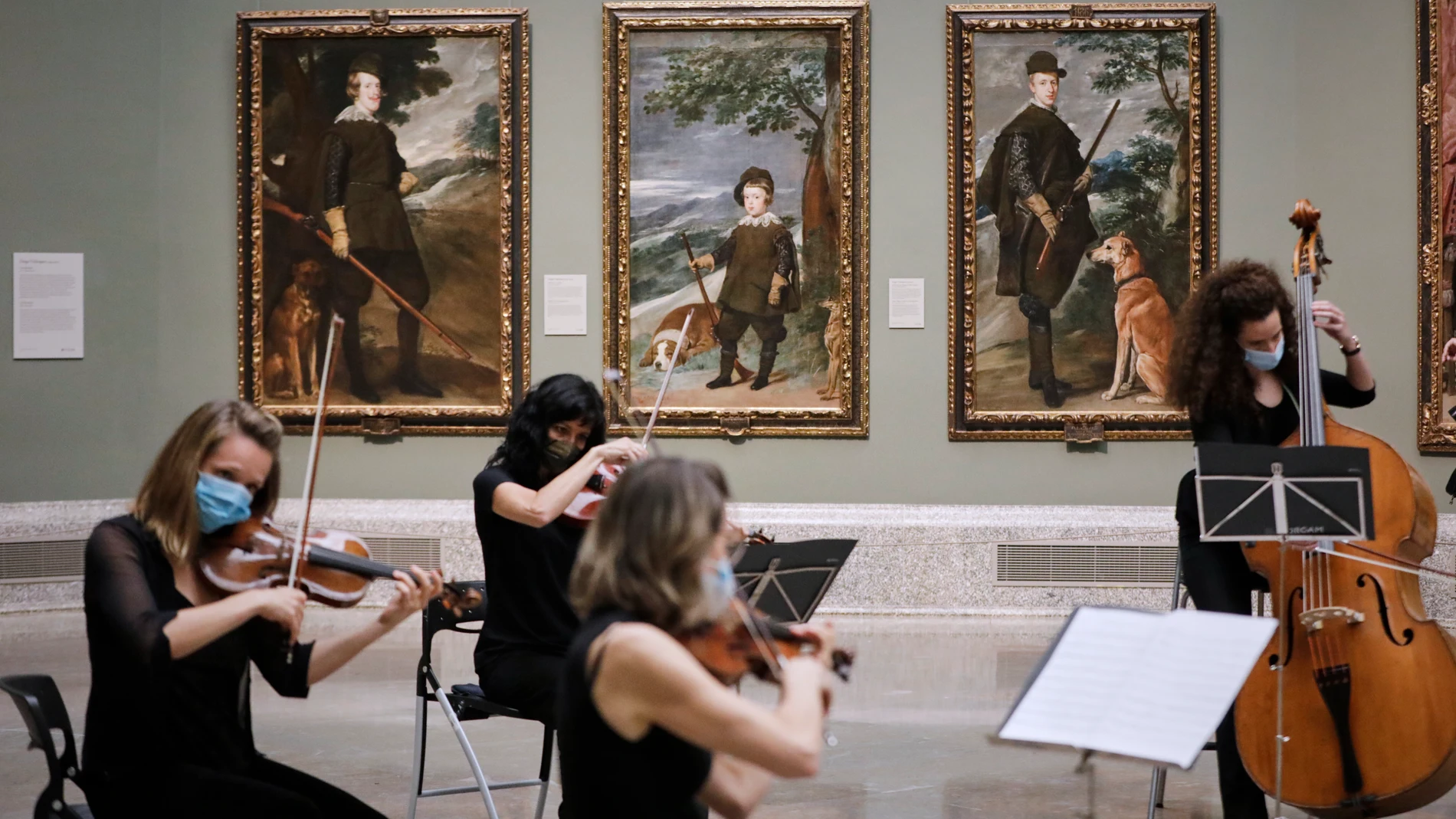La Sala XII del Museo del Prado, la dedicada a Velázquez, reabrió con un quinteto que interpretó el "Himno de la alegría"