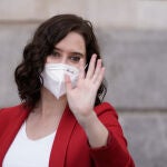 La presidenta de la Comunidad de Madrid, Isabel Díaz Ayuso, ayer, tras el minuto de silencio decretado en la región