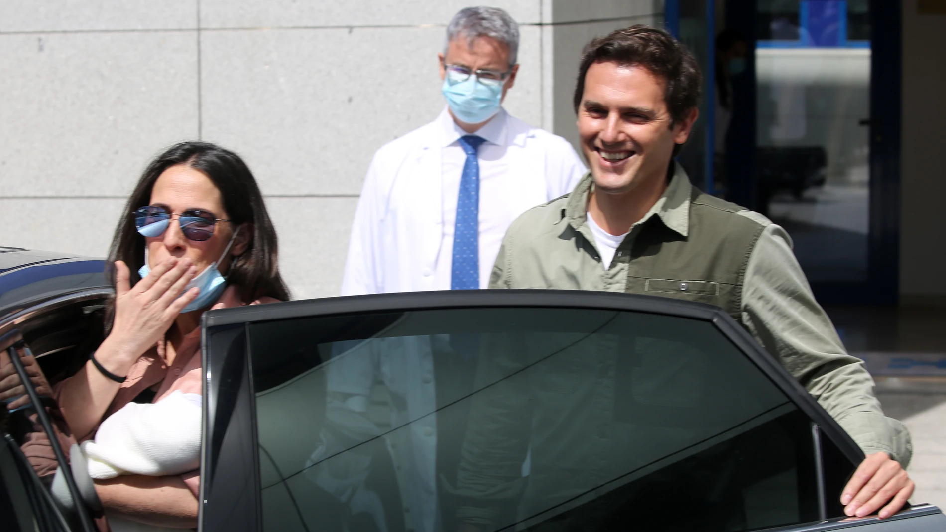 Malú y Albert Rivera reciben el alta médica tras el nacimiento de su hija Lucía