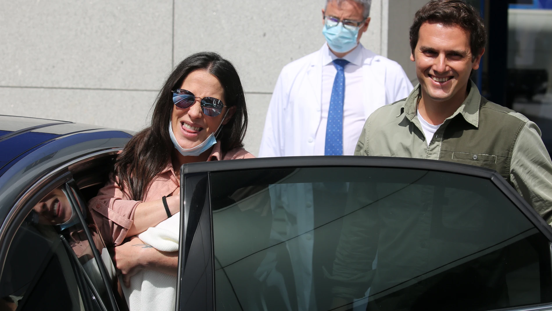 Malú y Albert Rivera reciben el alta médica tras el nacimiento de su hija Lucía, en Madrid (España), a 08 de junio de 2020.