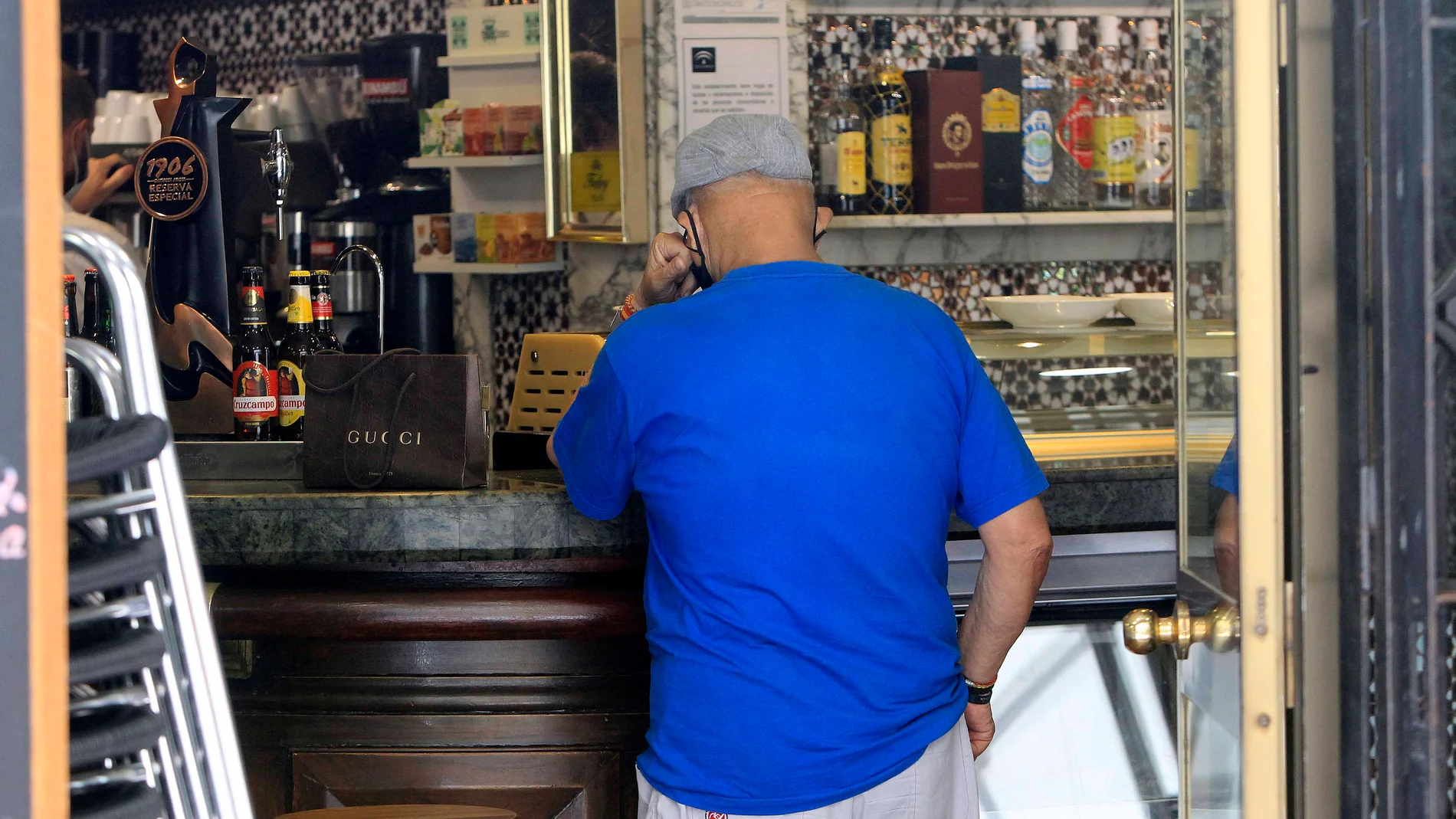 Los hosteleros murcianos critican el cierre de las barras: “Dan palos de ciego”