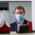 El presidente de la Xunta, Alberto Núñez Feijóo, durante su intervención en su visita a la empresa Nort3D donde se fabrican Epis para toda Galicia