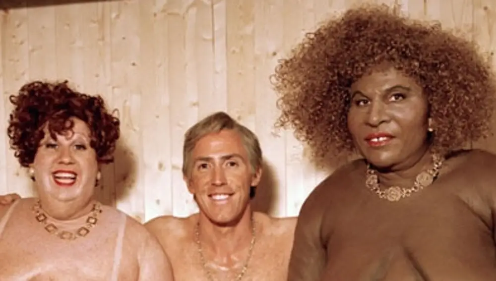David Walliams (izda.), como Desiree DeVere, Matt Lucas (dcha.) y Rob Brydon, en "Little Britain"