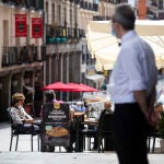 Imagenes de terrazas en la Plaza Mayor y en la Plaza de Santa Ana de Madrid