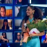 Nia recoge el premio