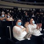 Asistentes al primer concierto sinfónico de España con presencia de público, siguen desde los asientos del Auditorio de la Diputación de Alicante, el concierto gratuito mediante inscripción previa "Beethoven 250. Renace la música". EFE/MORELL.