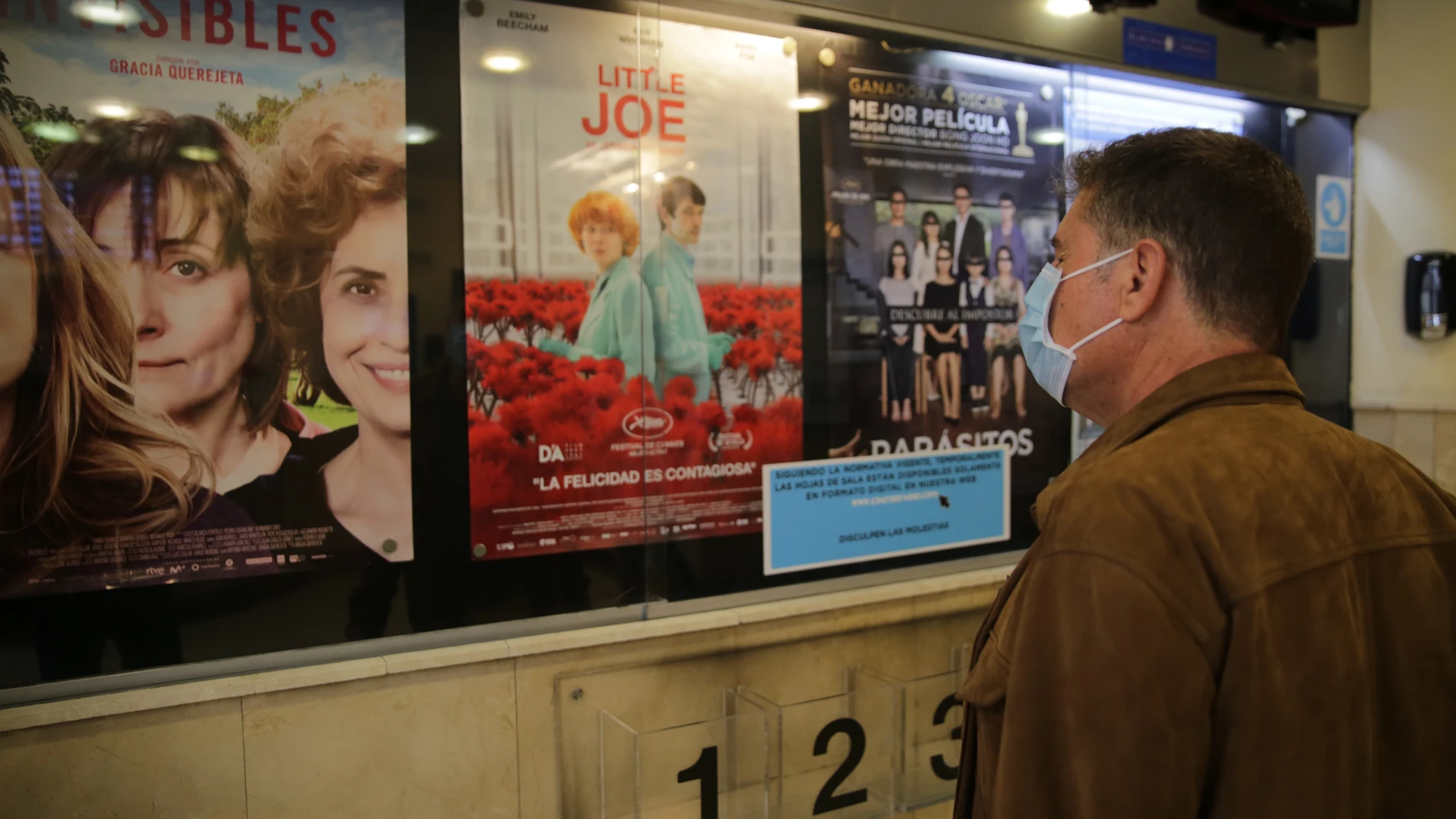 Los Cines Renoir han abierto hoy a las 12 de al medio día las salas de proyecciones.