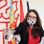 La vicepresidenta y portavoz del Gobierno valenciano, Mónica Oltra, momentos antes de iniciar la rueda de prensa posterior al Pleno del Consell de este viernes.