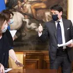 El primer ministro italiano, Giuseppe Conte, tras el Consejo de Ministros del jueves en el Palacio Chigi