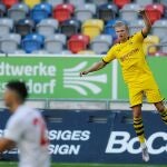 Haaland celebra el gol con el que le ha dado el triunfo al Borussia Dortmund frente al Fortuna