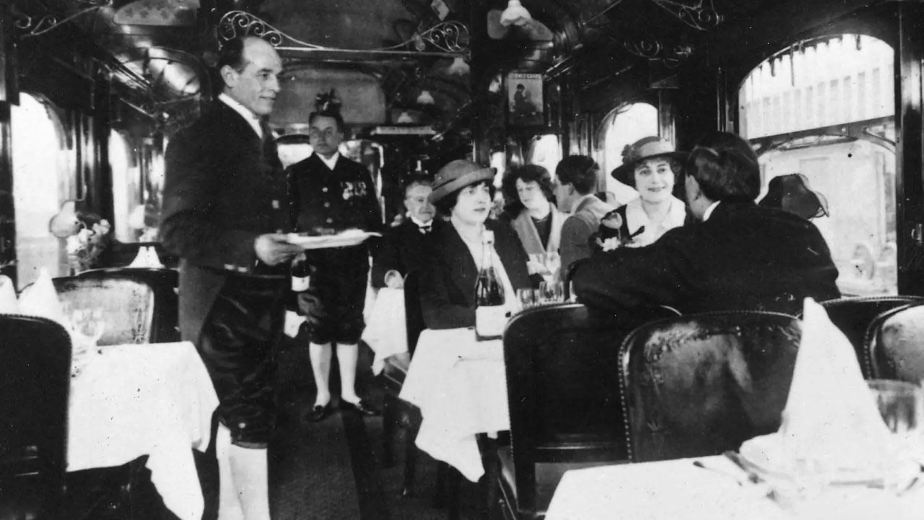 El primer viaje en el lujoso Orient- Express, en 1883, resultó una experiencia única. La oferta gastronómica, por ejemplo, variaba según los países que iba atravesando