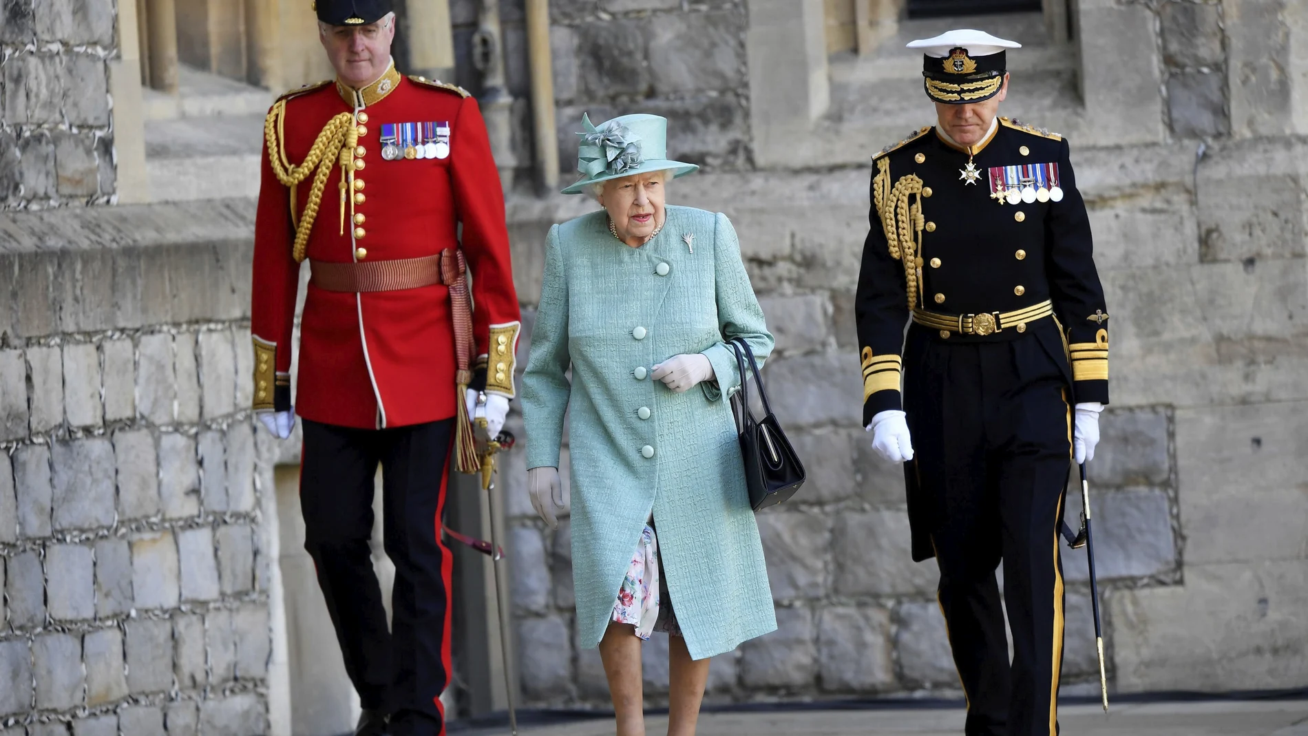 Isabel II, durante la celebración de su 94º cumpleaños en el castillo de Windsor