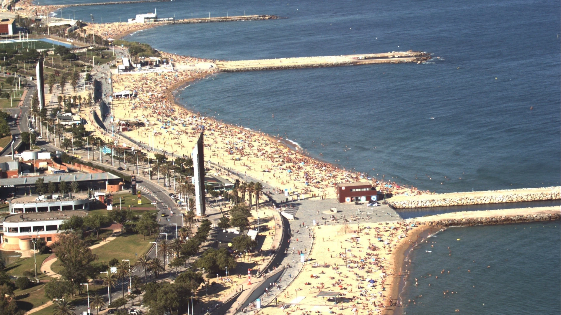 Coronavirus.- Limitan los accesos a cuatro playas de Barcelona tras llegar al 80% de la ocupación