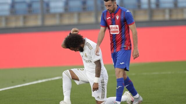 Marcelo pone la rodilla en tierra para homenajear a George Floyd