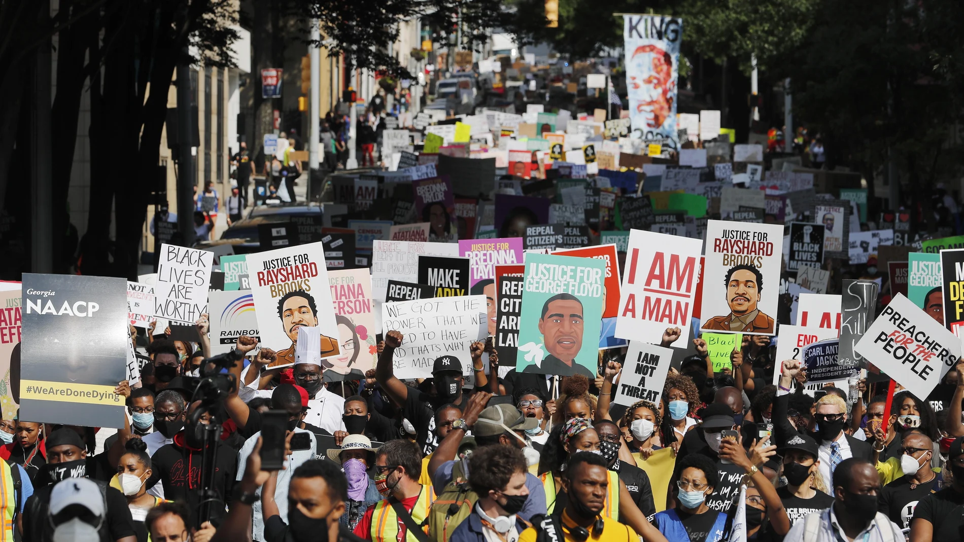 Nuevas manifestaciones en Atlanta en memoria del joven negro asesinado el viernes