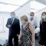 El presidente de la Generalitat, Ximo Puig (izqda), acompañado de la consellera de Sanidad, Ana Barceló (centro), y la alcadesa Amparo Marco, ha visitado el Hospital General Universitario de Castelló