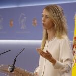 La portavoz del Partido Popular, Cayetana Álvarez de Toledo durante la rueda de prensa tras la Junta de Portavoces. EFE/Ballesteros