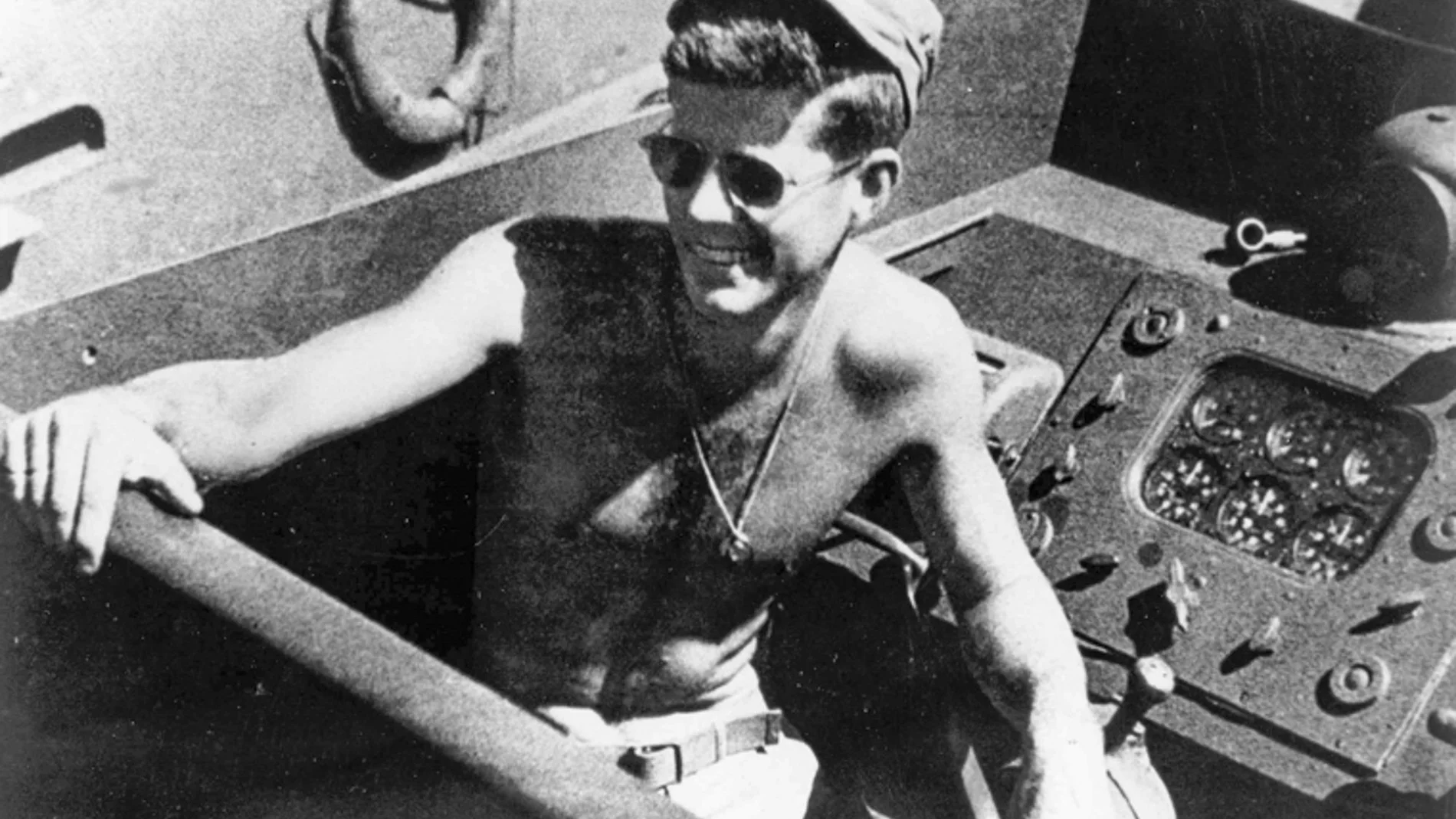 John F. Kennedy, en el PT-109, durante la Segunda Guerra Mundial