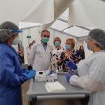 Ana Barceló, este martes durante su visita al hospital de campaña de Alicante