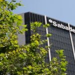 El impacto de la fusión entre Caixabank y Bankia dilata los avances en Sabadell, con subidas superiores al 1%