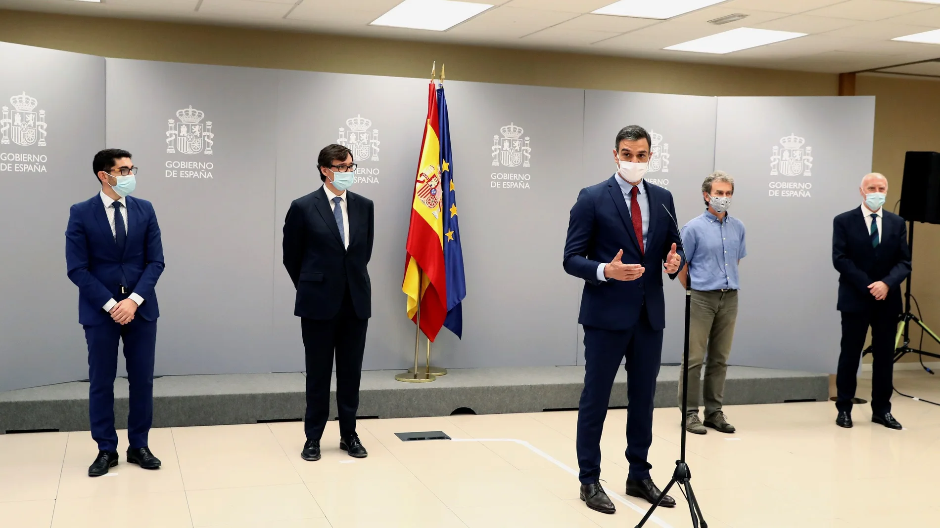 Pedro Sánchez visita la sede del Centro de Coordinación de Alertas y Emergencias Sanitarias (CCAES)