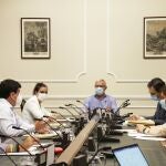 Reunión de la comisión de reconstrucción de València tras la Covid-19 celebrada este jueves en el Ayuntamiento de Valencia y presidida por el alcalde, Joan RibóAYUNTAMIENTO DE VALÈNCIA18/06/2020