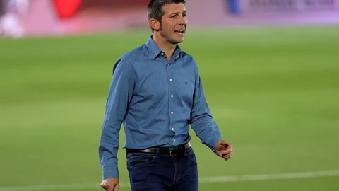 Albert Celades durante su etapa como entrenador del Valencia. EFE/JuanJo Martín