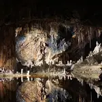 Los lagos subterráneos, uno de los elementos más impresionantes de las cuevas.
