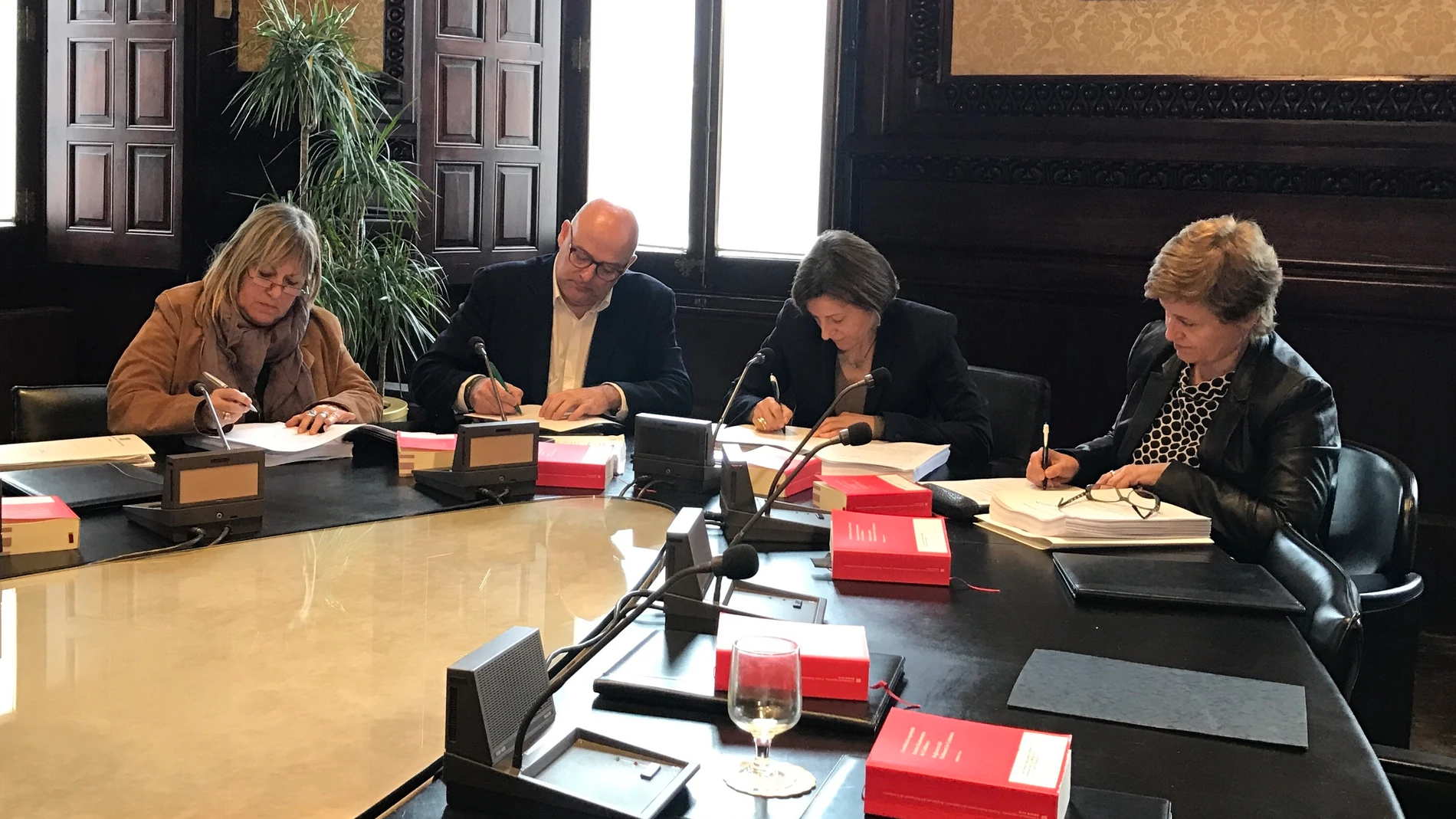 AV.- El TSJC a juzgará la anterior Mesa del Parlament por desobediencia el 21, 22 y 24 de julio