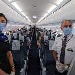 Las aerolíneas defienden la seguridad del transporte aéreo y aseguran que el aire de la cabina se renueva cada tres minutos